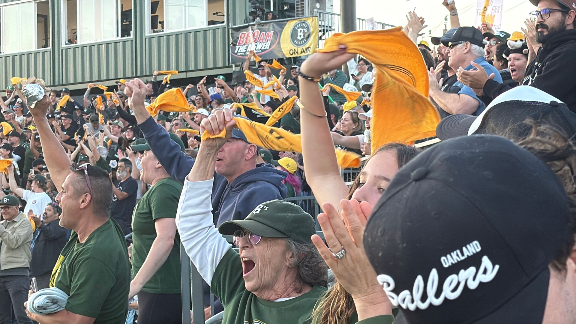 cheering-people